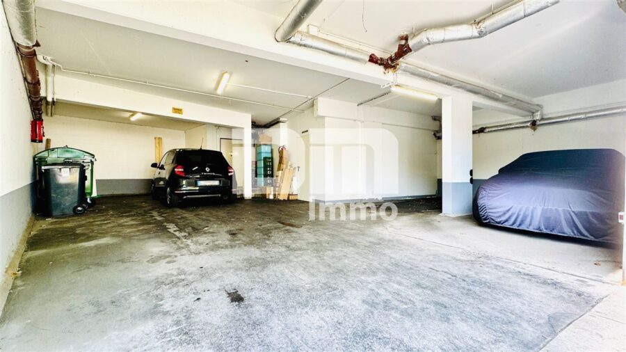 Schöne zentral gelegenes Büro mit drei Balkonen und Tiefgaragenstellplatz - Tiefgarage